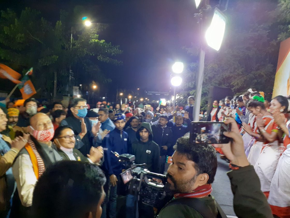 Late last night while waiting to receive Shri <a href="/AmitShah/">Amit Shah</a> Ji at Guwahati, i joined an enthusiastic crowd of 30,000 in encouraging many streetside cultural performances. Several senior <a href="/BJP4Assam/">BJP Assam Pradesh</a> leaders added to the bonhomie. It was heartwarming to experience the positive mood here