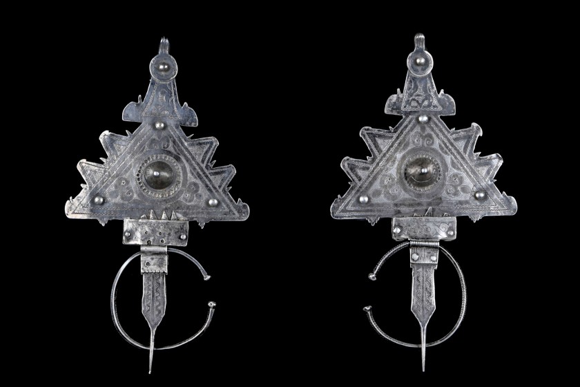 4 - A pair of fibulae (19th century) (link:  https://www.artcurial.com/fr/lot-paire-de-grandes-fibules-maroc-19e-siecle-ma3903-137)