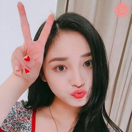 eunbinglow's tweet photo. Chinese girls have had to endure so much in Korea, no pay, no activities, no recognition. China offers them support and one more opportunity to have a means to live on what they love. it is logical that they want to go.
#CLC #ThankYouElkie #chinaline https://t.co/oh6oURjH4D