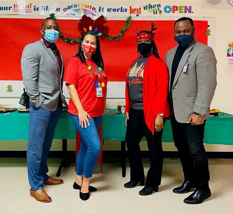 Wishing everyone happy holidays and a very merry Christmas. ⛄🎄
@PinesMiddle #GoPanthers 🐆🐾