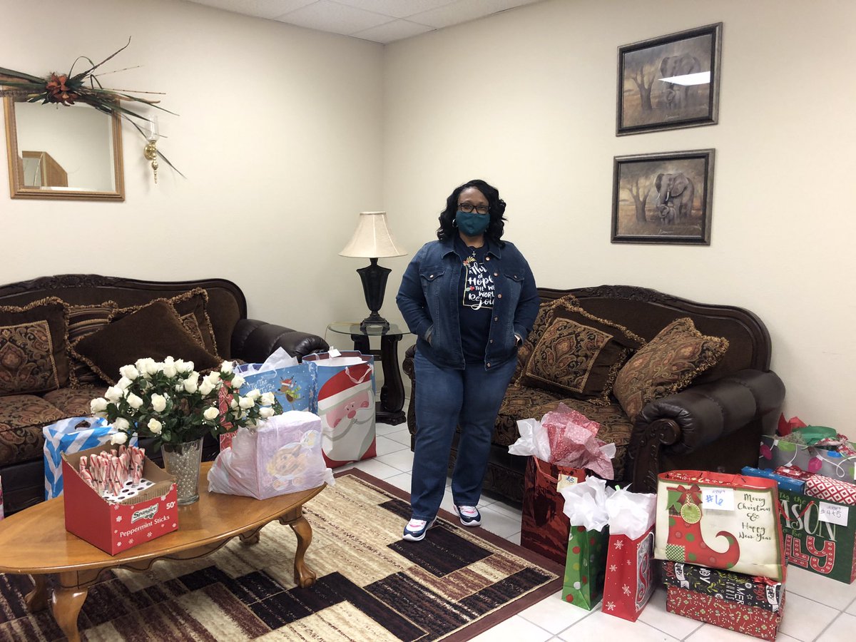 MFBCTweets's tweet photo. We would like to give a big Thank You to Sis. Sharon Ware for helping to make our Friendship Tree possible! 
Way to Sync, Serve and Send! 
#angeltree 🎄#syncservesend https://t.co/fQtoM7GpEH