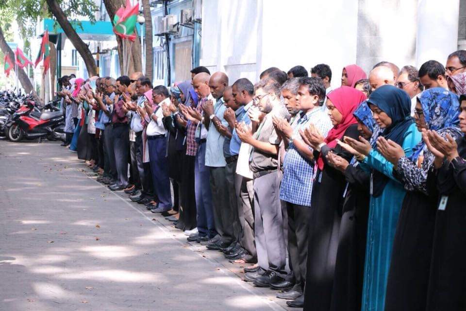mohamedshamym's tweet photo. Nation destroyed,
People united.

#UnityDay2020 #Maldives 🇲🇻
#26thDecember2004 #Tsunami https://t.co/mmrHnWwx4s