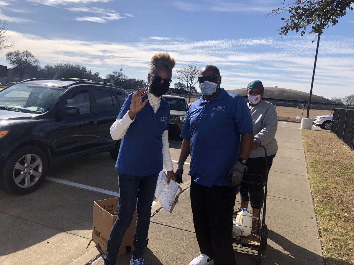 MFBCTweets's tweet photo. We would like to give a big Thank You to our Food Pantry Ministry for handing out Christmas Baskets at our church on Tuesday ! 
Way to Sync, Serve and Send! 
#angeltree 🎄#syncservesend https://t.co/QVNMf9e7UZ
