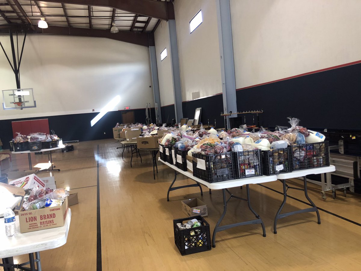 MFBCTweets's tweet photo. We would like to give a big Thank You to our Food Pantry Ministry for handing out Christmas Baskets at our church on Tuesday ! 
Way to Sync, Serve and Send! 
#angeltree 🎄#syncservesend https://t.co/QVNMf9e7UZ