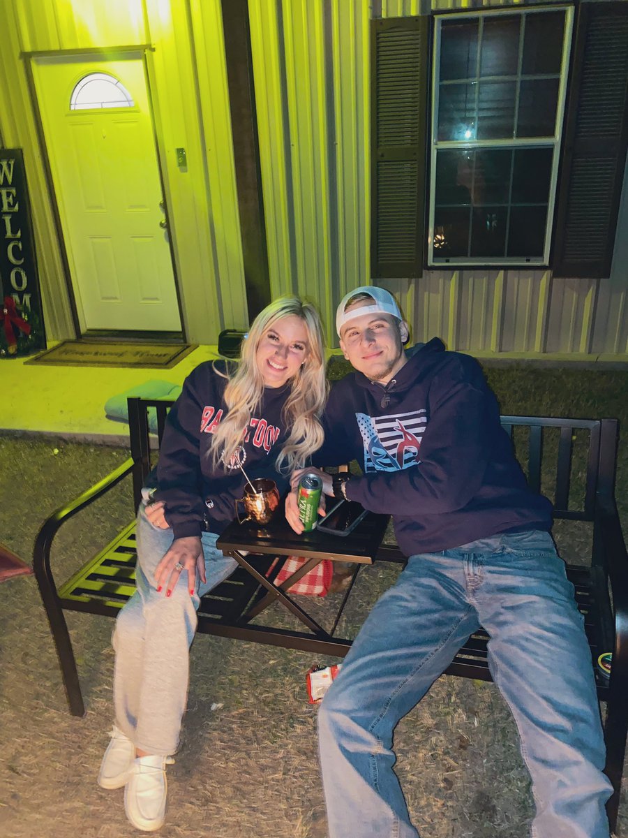 SavJerk's tweet photo. merry chrysler 🥂 https://t.co/jkx4iXl2Kv