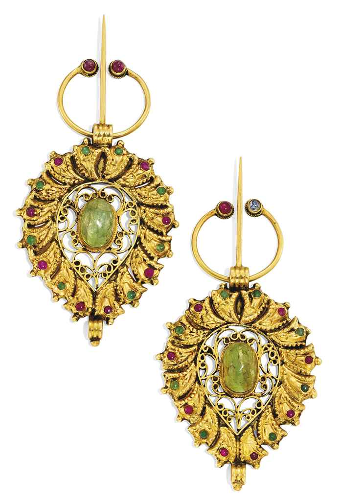 9 - A pair of gemset gold fibulae (late 18th century, city: Fez) (link:  https://www.christies.com/lot/lot-a-pair-of-moroccan-gemset-gold-fibulae-5422209/)look at these beautiful shit (<<n'ayant pas de culture d'artisanat propre a eux>>)