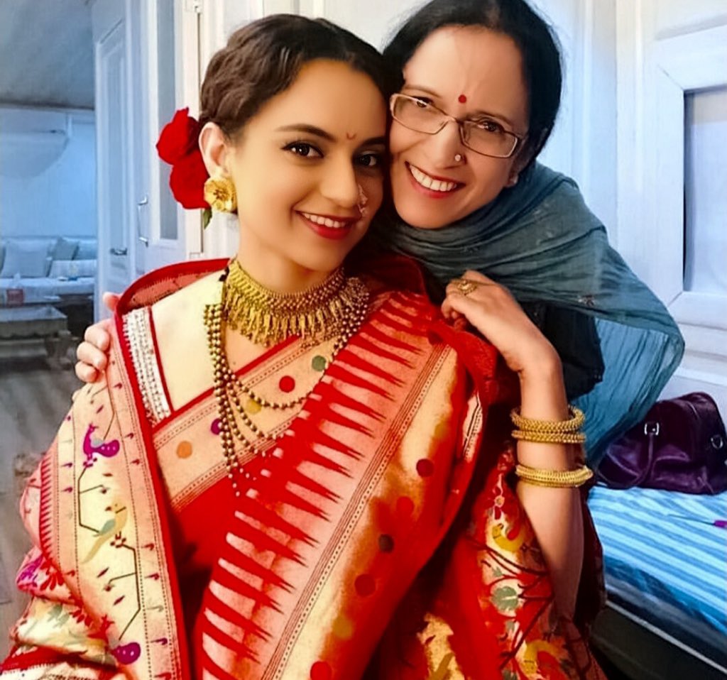 kanganagalaxy's tweet photo. Today it’s a birthday of Bollywood Queen @KanganaTeam ‘s mother. 

We wish dear &amp; beautiful aunty A Very Happy Birthday🎂🎉🎉🎈🎈❤️❤️ May God Always Bless Her🙌🏻🙏🏻

#KanganaRanaut https://t.co/Gs6y7KLZUN