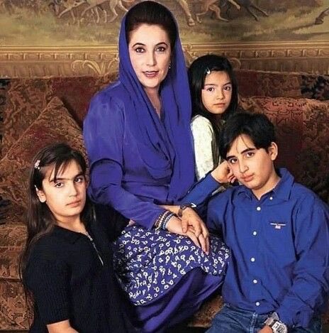 SardarSundrani's tweet photo. ڈھونڈوگے اگر ملکوں ملکوں ۔ ملنے کے نہیں نایاب ہیں ہم.
#SalamBenazir https://t.co/dDOjmbUPjY