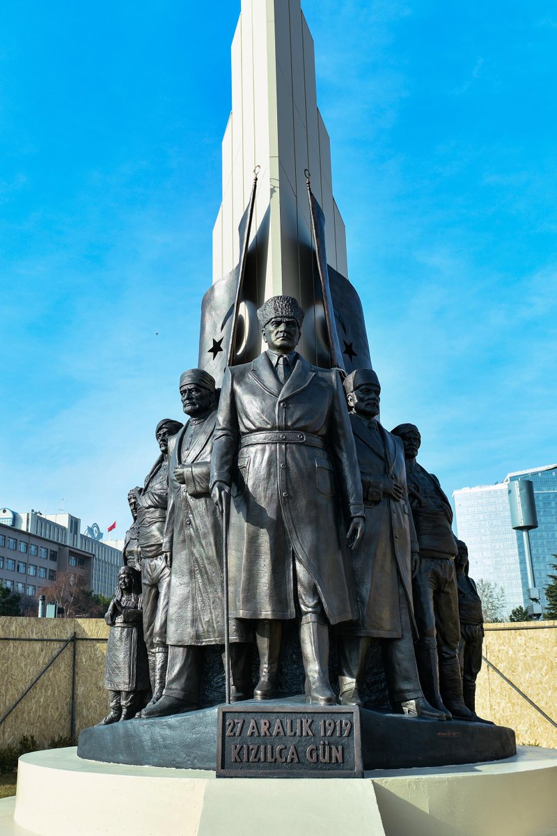 volkan_gultekin's tweet photo. 1- Ankara Büyükşehir Belediyesi, Atatürk’ün Ankara’ya gelişinin 101. yıl dönümünde, Genelkurmay Kavşağı’nda “27 Aralık 1919 Kızılca Gün Anıtı”nın temsili açılışını yapacak. 10 metre yüksekliğindeki anıtın maliyetini üstlenen ASO 2. Organize Sanayi Bölgesi'ne teşekkür ediyoruz. https://t.co/9YtlgsqrB5