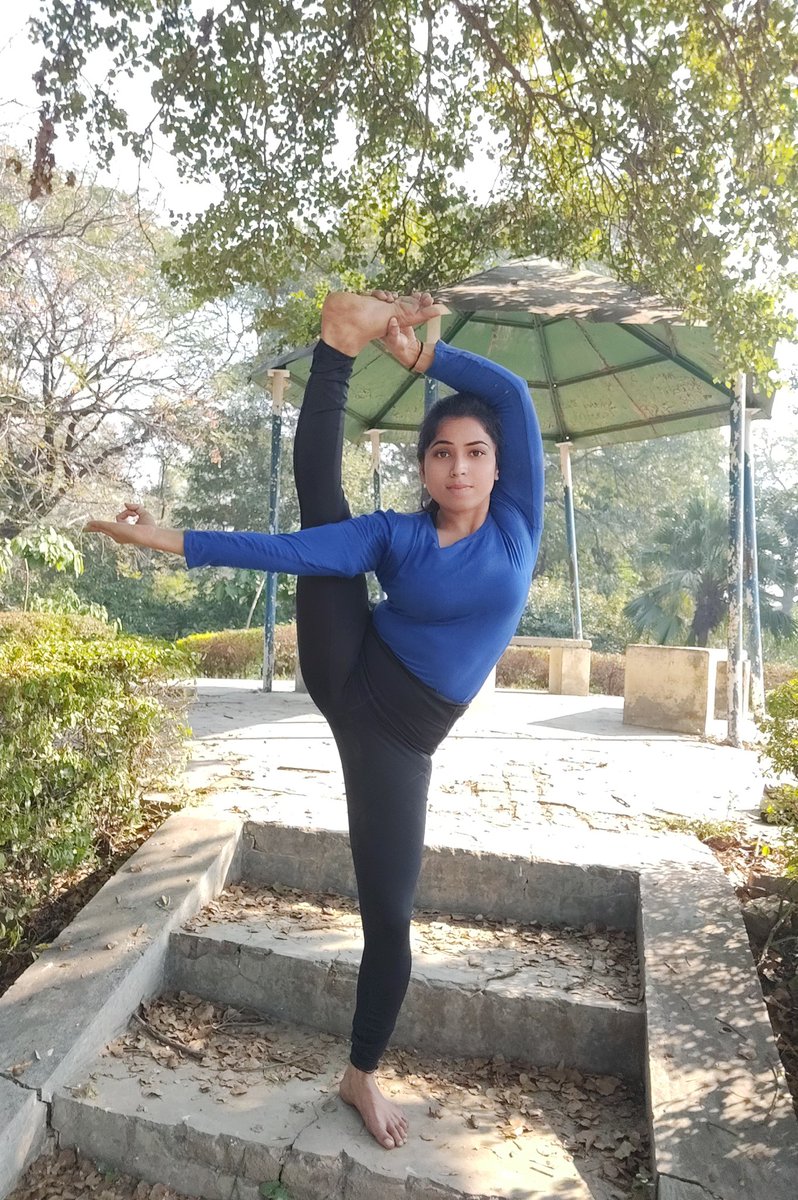 #yogachallenge #yogagirl #legstretching #iloveyoga