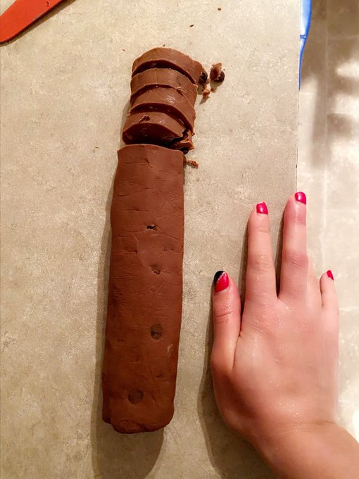 Why am I so naughty baking cookies ?!🥵😵🍪 I stole them all to the Santa Claus...🎅❤️ 👼 Watch more on my<a href="/tag/magic"class="tags"><span>#magic</span></a><a href="/tag/christmas"class="tags"><span>#christmas</span></a><a href="/tag/brownies"class="tags"><span>#brownies</span></a>