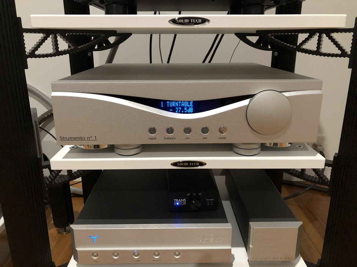 Absolute_Hi_End's tweet image. The smiling preamp :) Audia Flight Strumento No.1 MK2 preamp and Audia Flight Phono on Solid Tech Hybrid Rack @AudiaFlight #audiaflight #audiaflightstrumento1 #solidtechrack #solidtechhybrid #highendaudio