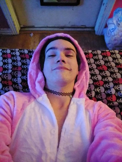 Getting baked and playing some borderlands with bae in our onsies~<3 https://t.co/tBjpQUOVkX<a href="/tag/newprofilepic"class="tags"><span>#newprofilepic</span></a>