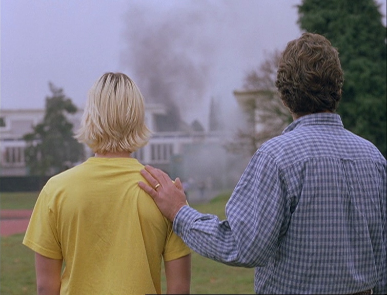 SillaDirector's tweet photo. Elephant (2003) // Dir. Gus Van Sant

La película del director americano está basada en los atentados ocurridos en la Escuela Secundaria de Columbine, cuando dos estudiantes abrieron fuego y asesinaron a 13 personas. https://t.co/rkDdNZflOz