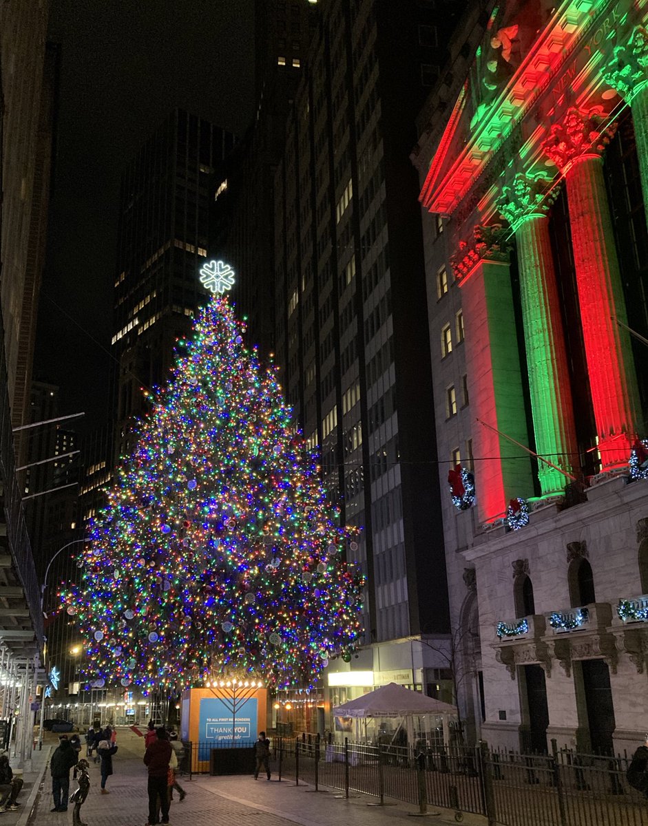 あっとニューヨーク メリークリスマス 皆様があたたかいクリスマスを過ごされていることを祈ります ニューヨークは街中ライトアップされています Instagramもやっています T Co Jhdcif33ot ニューヨーク T Co Hrpravzhji