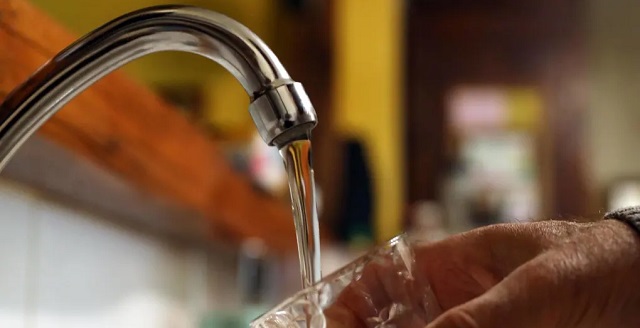 e_niort's tweet photo. #Niort. "Non, l’eau potable ne sera pas concédée au privé." https://t.co/3TckglhgqI https://t.co/zEUkXzjQCC