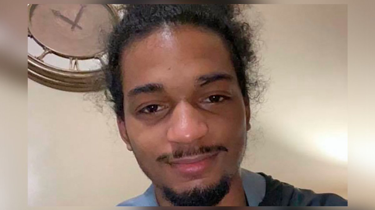 Casey Goodson, 23, was shot and killed by a Franklin County sheriff's deputy on Dec. 4. He was holding a subway sandwich.  https://www.thedenverchannel.com/news/america-in-crisis/casey-goodson-family-of-man-shot-killed-by-deputy-say-law-enforcement-mistook-sandwich-for-gun