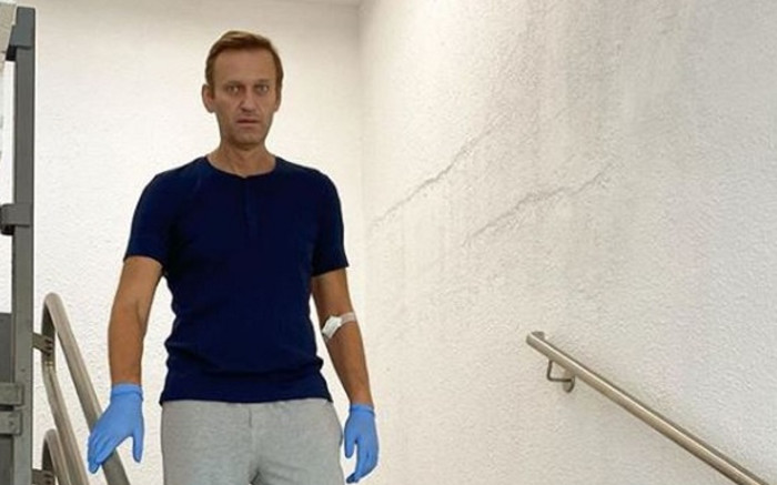 Russia probes Alexei Navalny ally for 'threatening suspected poisoner'