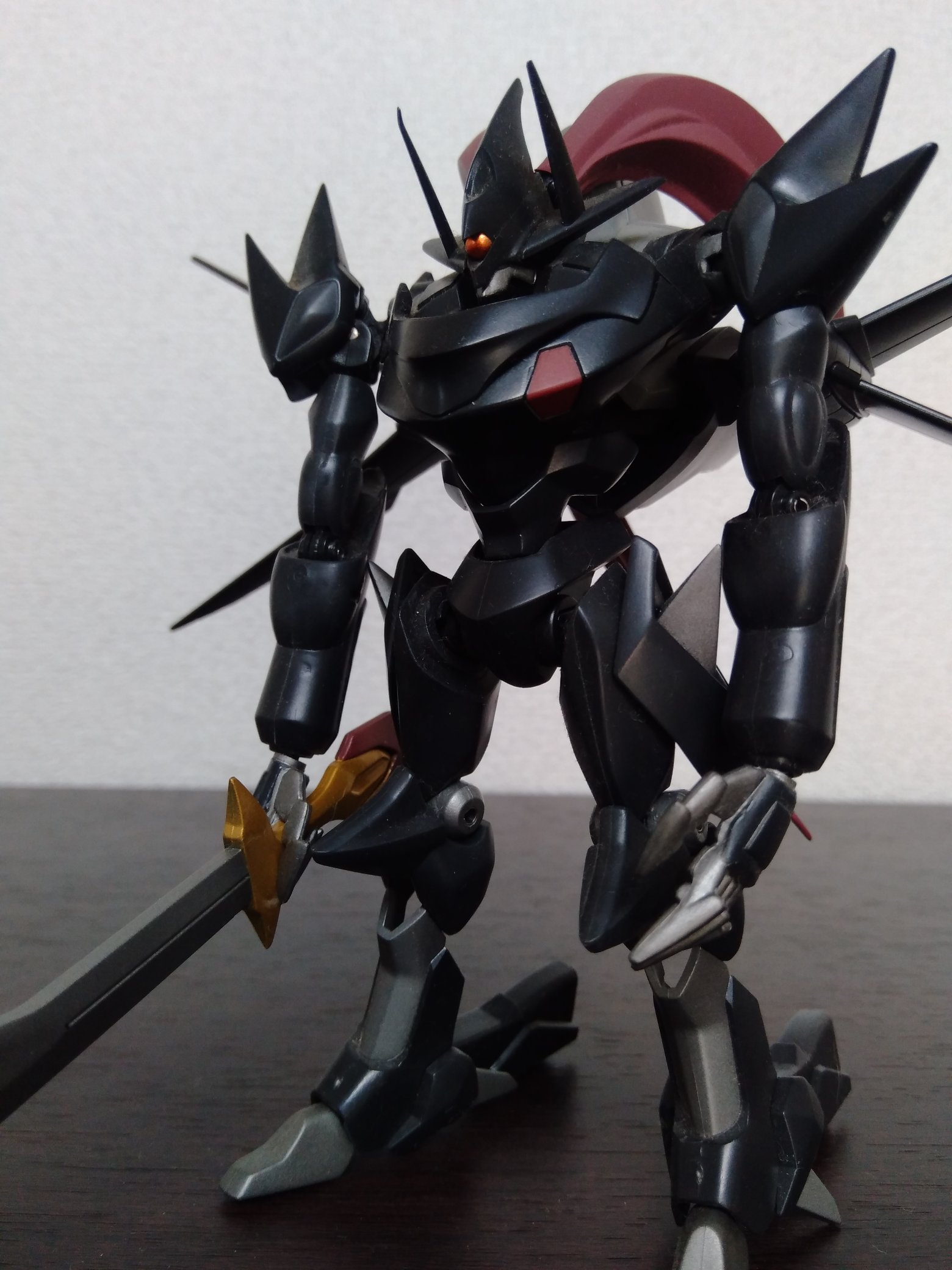平屋時計 我が家のロボット魂 Knight Mare Frame 斬月 です かなり以前に 未開封の中古品として購入しました コードギアスは 総集編を見て好きになりましたが それ以前にナイトメアフレームを見かけて かっこいいなと思っており 本編を見ずに斬月を
