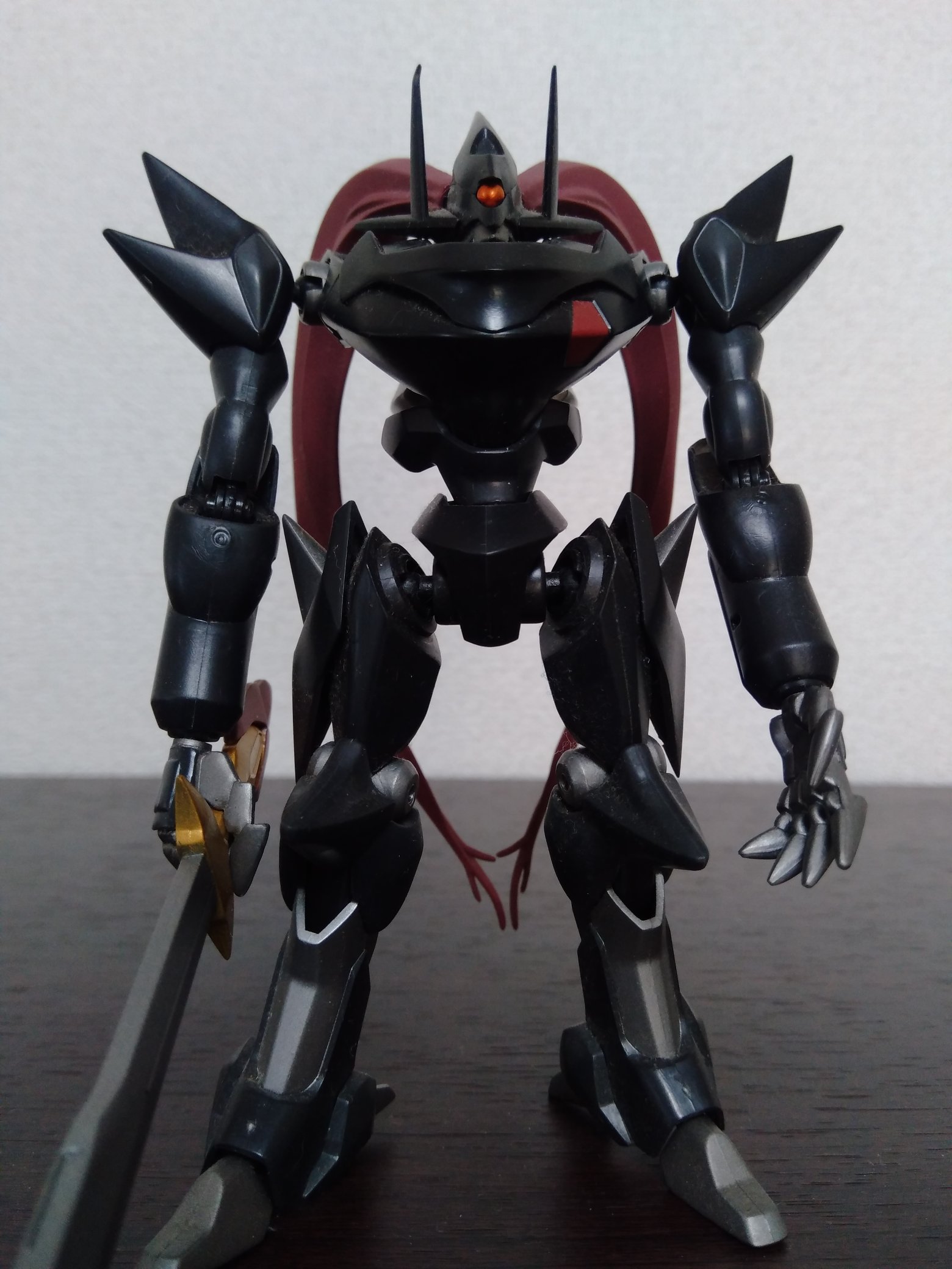平屋時計 我が家のロボット魂 Knight Mare Frame 斬月 です かなり以前に 未開封の中古品として購入しました コードギアスは 総集編を見て好きになりましたが それ以前にナイトメアフレームを見かけて かっこいいなと思っており 本編を見ずに斬月を