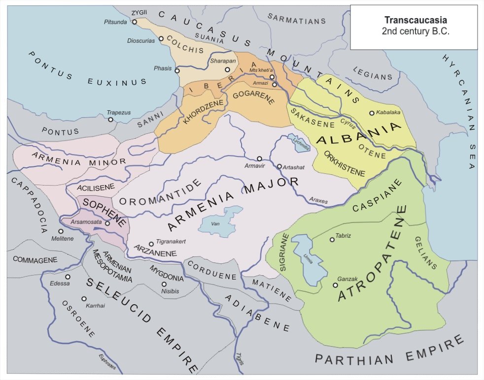 【アゼルバイジャンの名前の由来】
「アゼルバイジャン」という地名は10世紀頃の史書には登場していたとされる。
アゼルバイジャンの名称は、アレクサンドロス大王の遠征後、旧メディアの地にアトロパテス将軍が独立勢力のアトロパテネ王国を築いたことに由来する。 