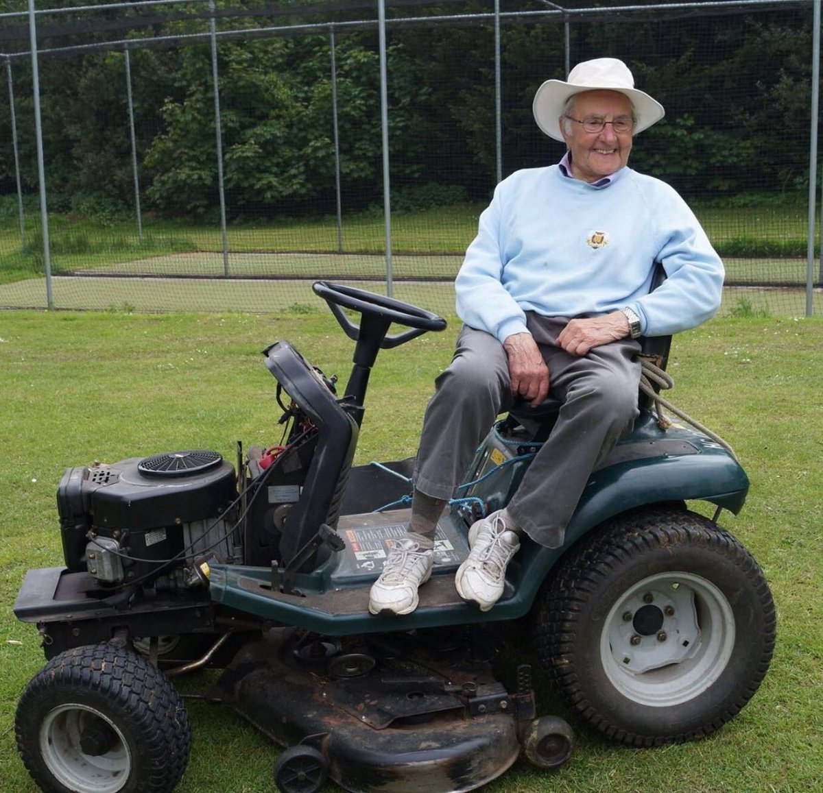We sadly announce the death of Ed Meddings who died peacefully at home yesterday.  Ed was one of the nicest chaps you could meet, sharp, witty a WWll pilot, Olympian and our rock for the past 40 years.  We thank Ed for being part of our history, he will be sorely missed 💔