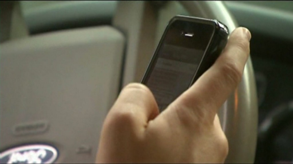 abc7newsbayarea's tweet photo. Heads up, Californians! These new laws take effect starting in January. #calaws #newlaws #newCAlaws https://t.co/VzlzeotsTo https://t.co/lhFi8FuwMl