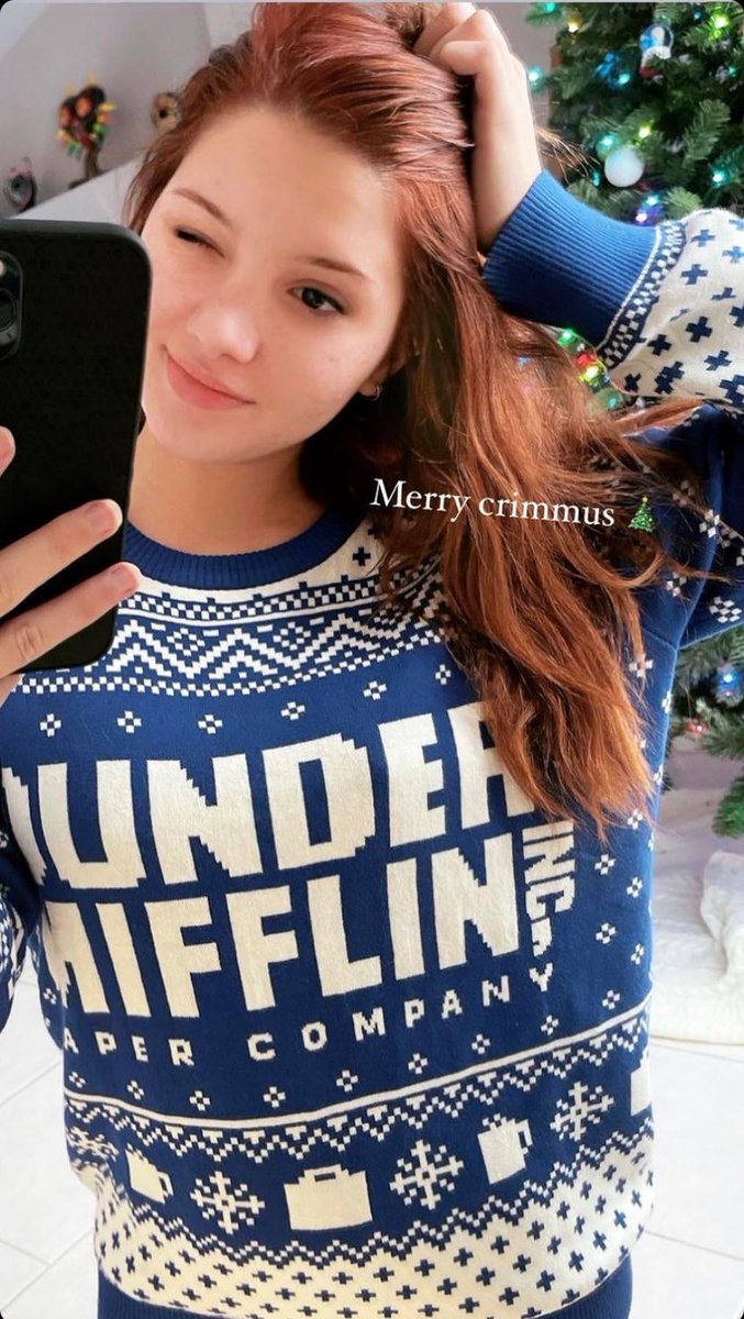 ᅠ
ᅠ
ᅠ
        I know I'm late but 
        merry crimmus !  🥺
ᅠ