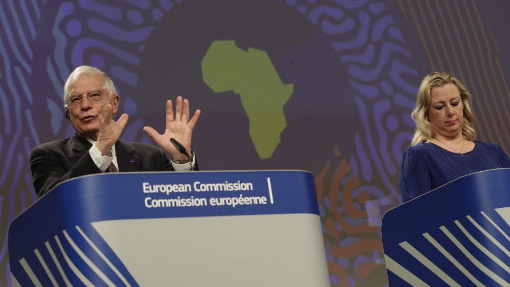 IAIonline's tweet photo. 🌍This #IAIPaper by @MaS1banda and @TsionTA explores the implications of the COVID-19 pandemic on the partnership between Africa and Europe on migration and mobility👉https://t.co/BnbuRWqEzo https://t.co/5RzCBng2hr