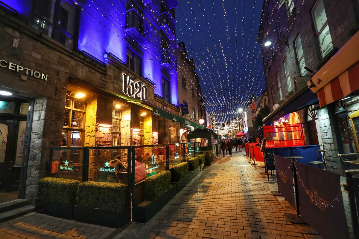 Nollaig Shona Daoibh 🎄#staylocal sharing a beautiful #Galway photo by <a href="/ZhangChaosheng/">Chaosheng Zhang</a> #VisitGalway #HappyChristmas #OurHome