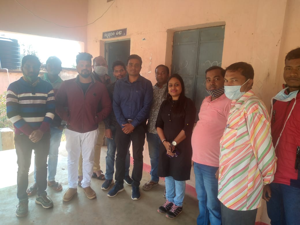 OdishaSpv's tweet photo. CSC SPV State Head @SwornaprabhaSi1 Mam meeting with Pottangi block VLEs of Koraput District, Odisha

@CSCegov_ @dintya15 https://t.co/Gdgp69s7Yx