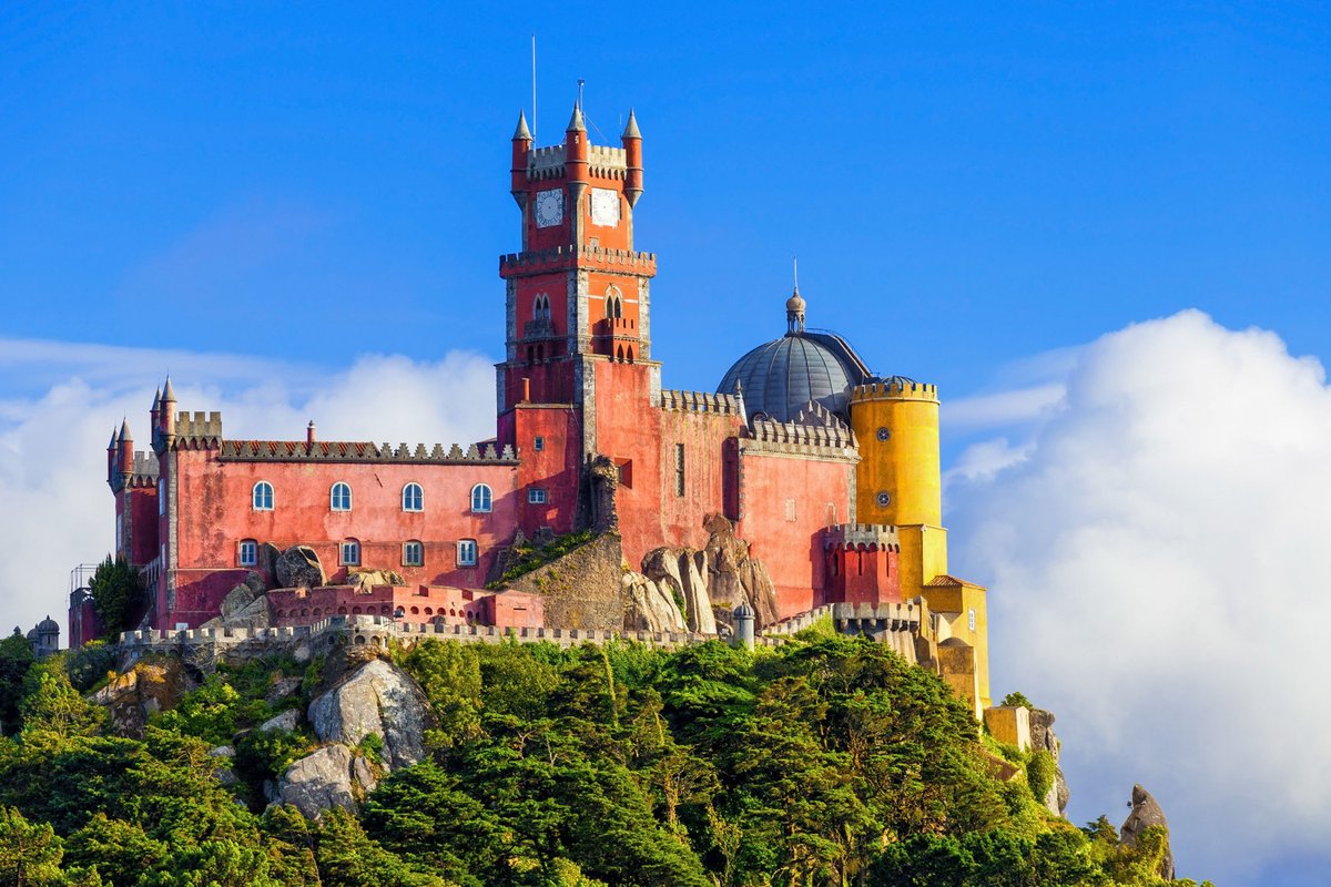 Descubra os inúmeros encantos de Sintra!
bit.ly/2kBBOTs #vinhosdelisboa #sintra