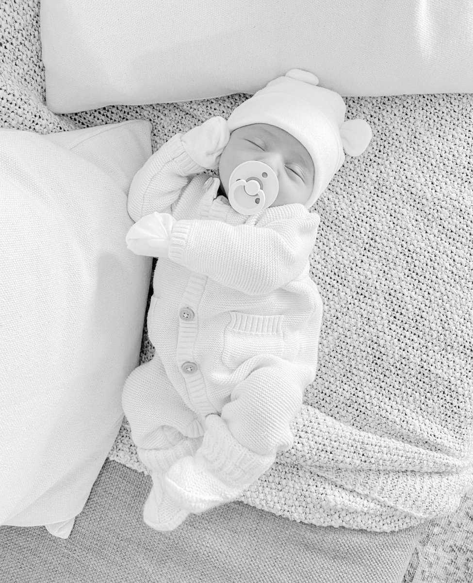 WATCMF's tweet image. 𝑹𝒚𝒍𝒆𝒆 𝑱𝒖𝒍𝒊𝒂 𝑱𝒐𝒏𝒆𝒔 

𝟸𝟻.𝟷𝟸.𝟸𝟶𝟸𝟶 - 𝟷𝟷:𝟺𝟹 𝑝.𝑚

𝟺𝟾 𝚌𝚖 - 𝟹𝟶𝟶𝟻 𝚐

𝐵𝑖𝑒𝑛𝑣𝑒𝑛𝑢𝑒 𝑎̀ 𝑡𝑜𝑖 𝑚𝑎 𝑝𝑟𝑖𝑛𝑐𝑒𝑠𝑠𝑒.