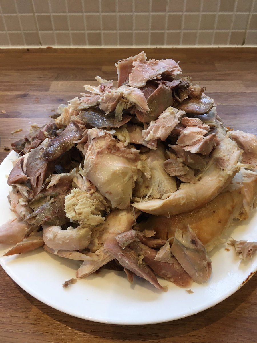 The annual stripping of the bird. Not only did this 4.8kg🦃feed 9, but we have a dinner plate piled high for the freezer plus a plate of scraps for the dog too. It always amazes me the quantity of meat on the bird other than the breast meat. #foodwaste #Foodie #turkey #leftovers