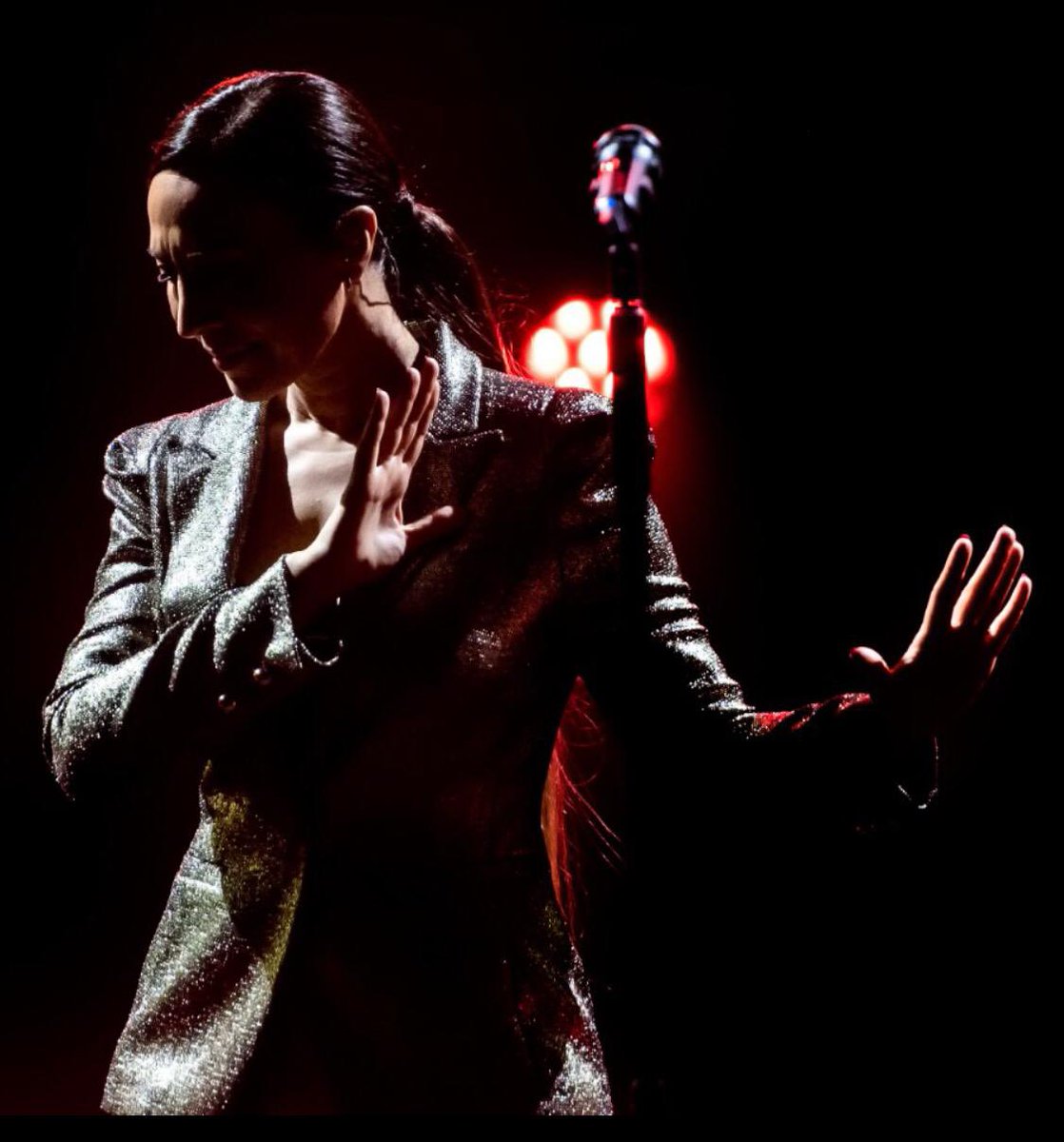 Dice mi amada <a href="/GloriaTrevi/">GloriaTrevi</a>: «Cuando yo me paro en el escenario, no me paro a cantar una canción equis, yo me paro a cantar lo que yo pienso y lo que yo siento... De igual manera lo comparto con la gente»... 🦋🙏
Feliz vida.... 💖 #PuroMinage