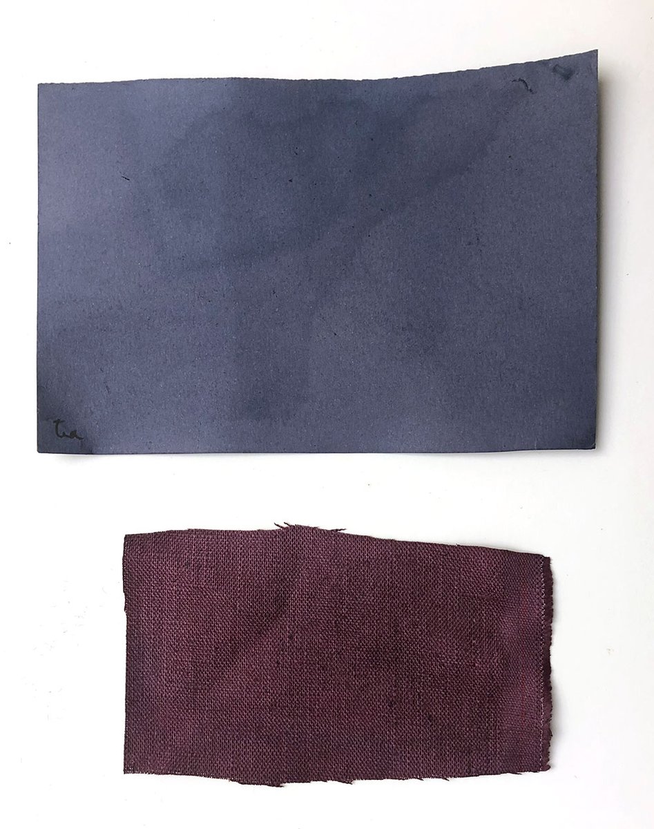 Here's the paper compared with a clothlet. The linen is much closer to the actual elderberry juice colour. It turned much more blue on the paper. This is the hue I usually get when adding vinegar to elderberry, so the paper may not be totally acid-free.
