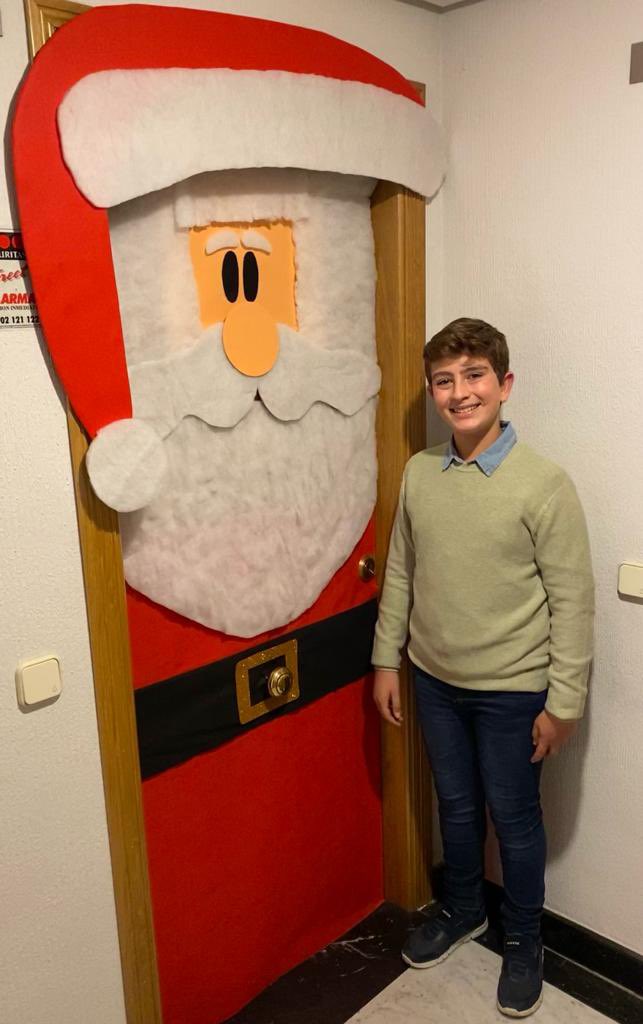 Fallahmariner's tweet photo. Seguimos con ¡La Navidad más fallera! Nuestro Presidente Infanfil, Nicolás Sánchez Sanchis, nos enseña la puerta de su casa con un ¡🎅 gigante! https://t.co/SISnZcyxG3