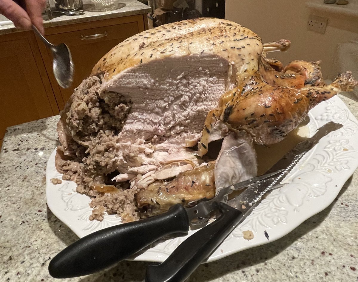 OwlCottage1's tweet photo. So enjoyed our Christmas dinner- fabulous turkey,streaky bacon, sausage from @wilde_farm -best turkey we’ve ever had! 
Wonderful Tamworth pork sausages &amp; sausage meat stuffing &amp; veg from @HexOrganics 
Superb, free range,organic AND local! #freerangeturkey #organic #shoplocal https://t.co/VpaTwF38r1