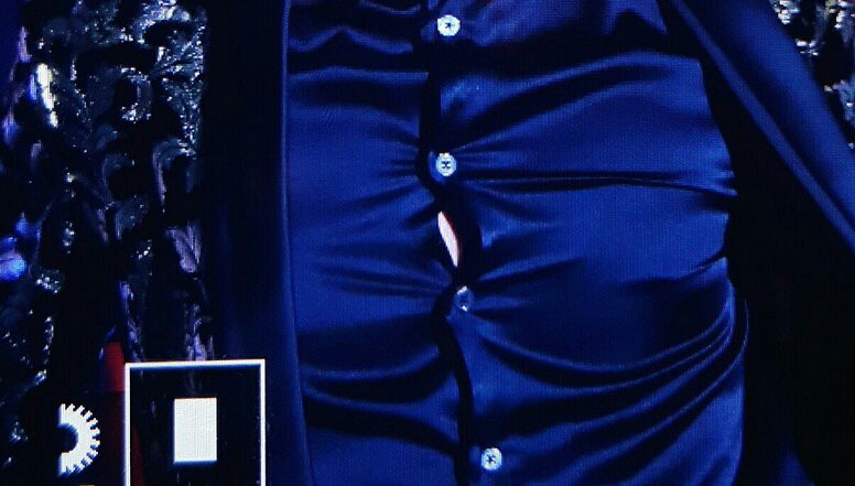 singvlarity___'s tweet photo. il lavoro più duro lo fanno i bottoni delle camicie di jungkook https://t.co/20phGMsw9G