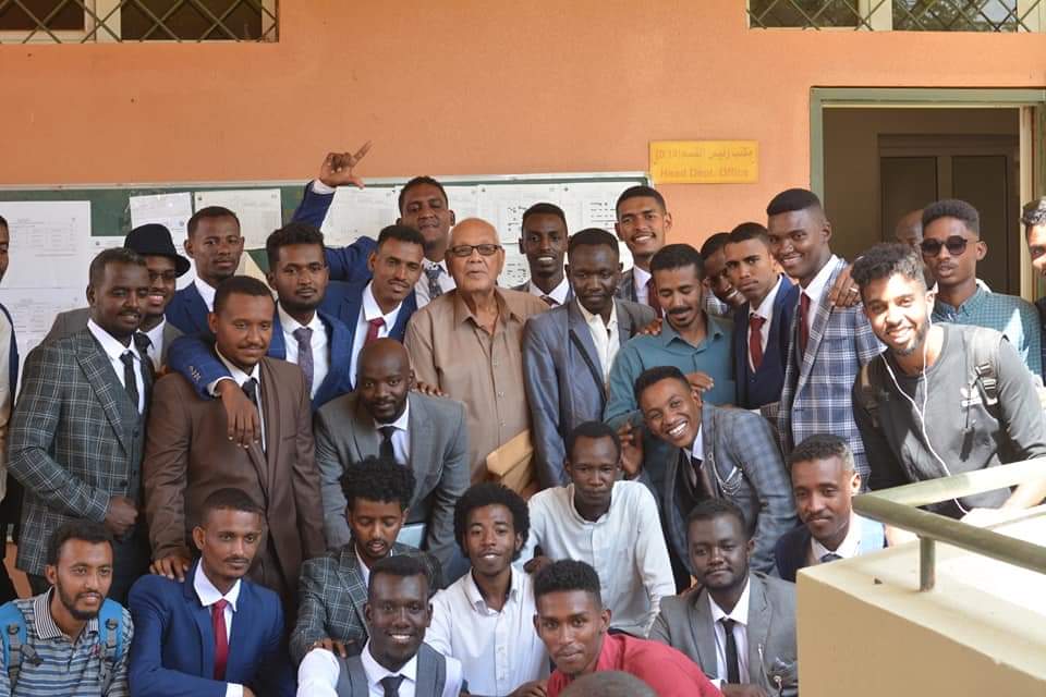 يغيب الموت عنا اليوم البروف
 *محمد عكاشة* 
إنقضم أخر الأعمدة التي تحمل قسم هندسة التعدين؛ رحيل مر و فقد جلل.  
إنا لله وإنا إليه راجعون . اللهم أغفر له و أرحمه؛ و بعظيم رحمتك يا الله نسألك له أعالي الجنان و حسن المقام يا الله ..