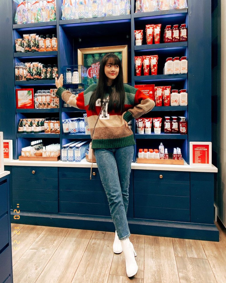 namxtan's tweet photo. ㅤ
If a large man in red shows up to your door trying to gift wrap you it’s because you’re on my Christmas wish list! Be sure to count all your blessings this Christmas, as there are more than you think. You’re a blessing to many, and I treasure you very much! 🎄
ㅤ https://t.co/KNWedSaC4B