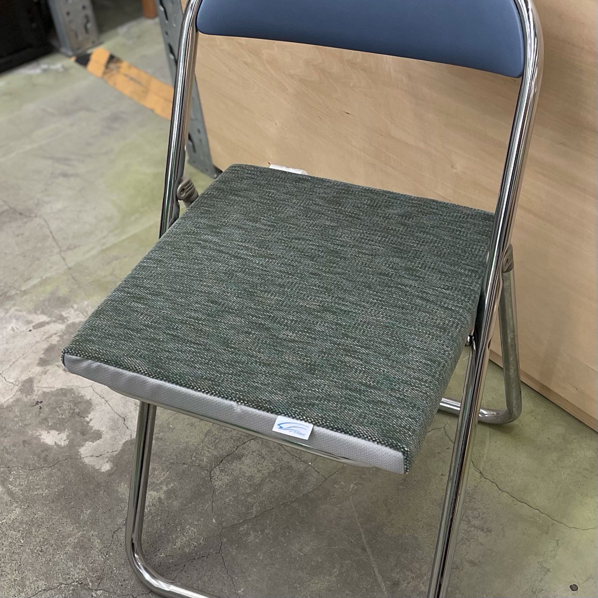 敷いた瞬間そこはもう自分だけの特別席！185系特急電車の座席生地を