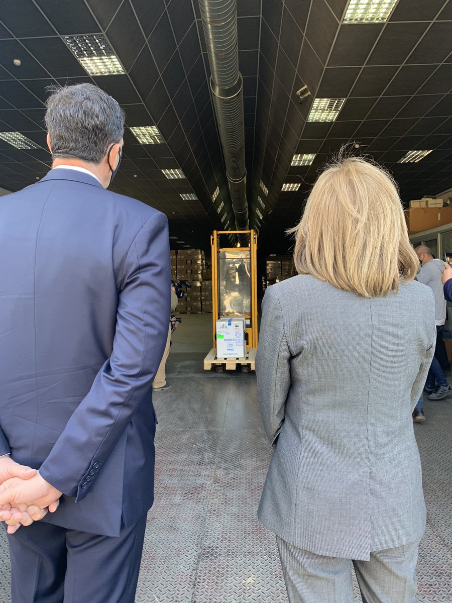 This is an emotional moment. 
After months of hard work, the day of the first dispatches of #COVID19 vaccines is here.

Thousands of doses are being delivered today to all 🇪🇺 Member States at the same time. 

This is 🇪🇺solidarity and unity in action.

#StrongerTogether