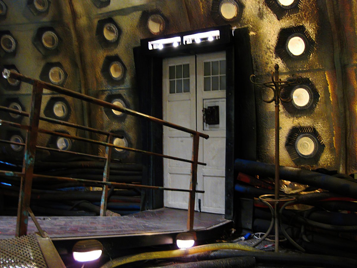  #TwelveDaysOfTARDISInteriors day 2Doctor Who and the Coral CavernIn 2004 work started on the first continuous series of the show in 15 years. And it marked the first standing control room set initially in Studio Q2 just outside Newport before moving to Upper Boat in Cardiff.