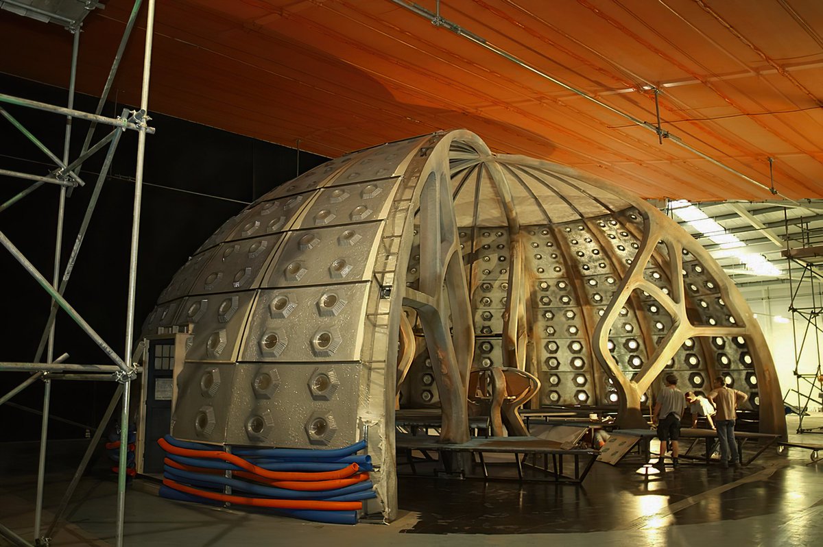  #TwelveDaysOfTARDISInteriors day 2Doctor Who and the Coral CavernIn 2004 work started on the first continuous series of the show in 15 years. And it marked the first standing control room set initially in Studio Q2 just outside Newport before moving to Upper Boat in Cardiff.