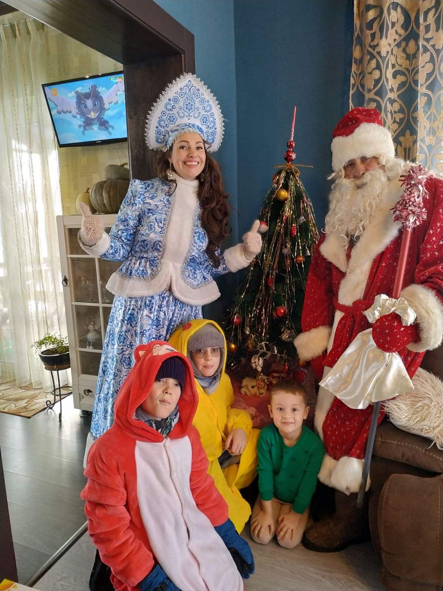 Witamin63's tweet photo. В Звёздном сегодня волонтёрская бригада посетила детей, которые по какой либо причине не могут посещать детский сад и школу. Поздравили детишек с Новым годом и принесли праздник в дом!!! https://t.co/ntBYay67yu