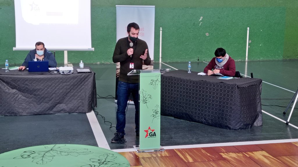 gazte's tweet photo. 📝 Ponentzia politikoa jorratu dugu gaur goizean. 

🗨️ Hurrengo bi urtetarako militantziaren proposamenak jaso ditugu eta emendakinak eztabaidatu.

Gizarteak dituen erronkei aurre egiteko, #Birsortzen.

#BiltzarraXVI https://t.co/NJWsysLHAz