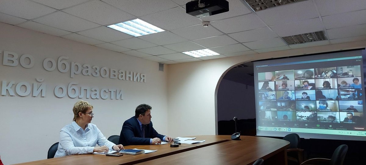 Сегодня провел совещание в режиме ВКС с руководителями муниципальных органов управления образованием о проведении новогодних мероприятий и каникул.
Считаю, что наша совместная задача - сделать отдых наших детей не только интересным и полезным, но и безопасным.