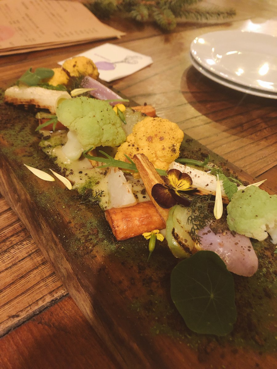 よっちゃん 柏駅 Table Beet テーブル ビート 一日遅いクリスマスディナーということで行ってきました とにかく野菜が美味しい店 頼んだものすべてうまくて 感動レベル 写真二枚目はバーニャカウダなんだが 野菜一つ一つの味が甘くて濃い 野菜