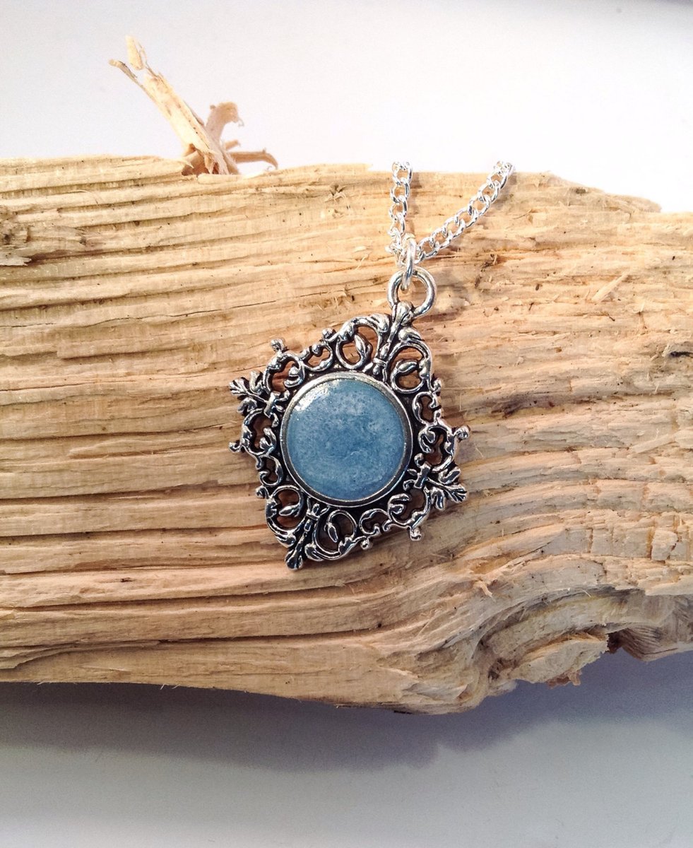 ArtisanJByViv's tweet photo. Gothic Necklace For Women, Blue Resin Necklace, Emo Necklace, Teenage Girl Gift, Daughter Christmas Gift, Female Friend Gift, Secret Santa https://t.co/TDuZJLgzu0 #Etsy #BeadsofCreation #PresentForMum https://t.co/xuuvAuR80z